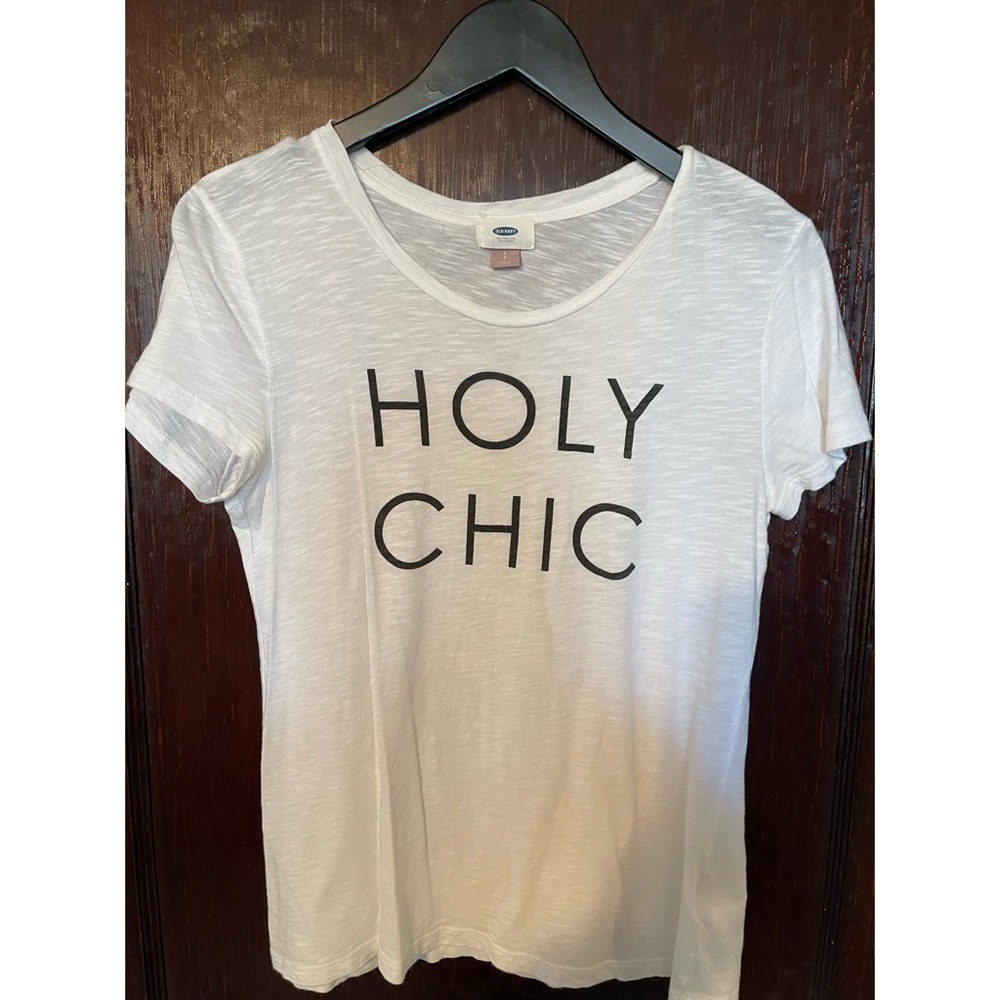 HOLY CHIC GRAPHIC TEE